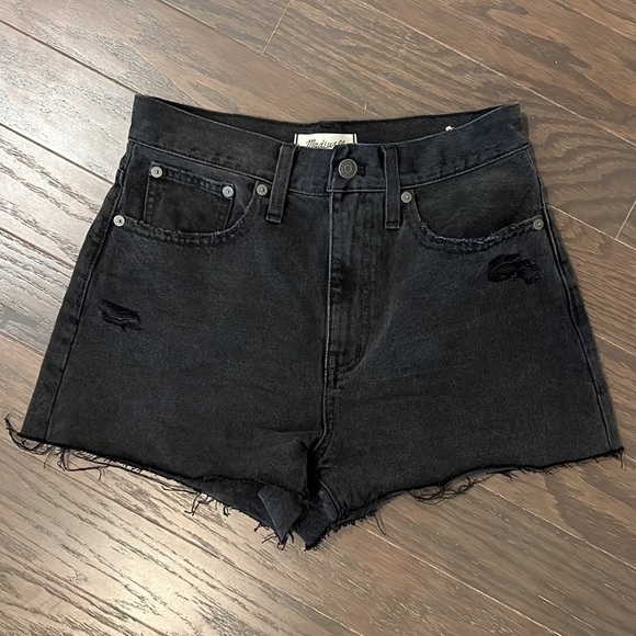 Madewell The Momjean Short in Encino Wash - Picture 5 of 7